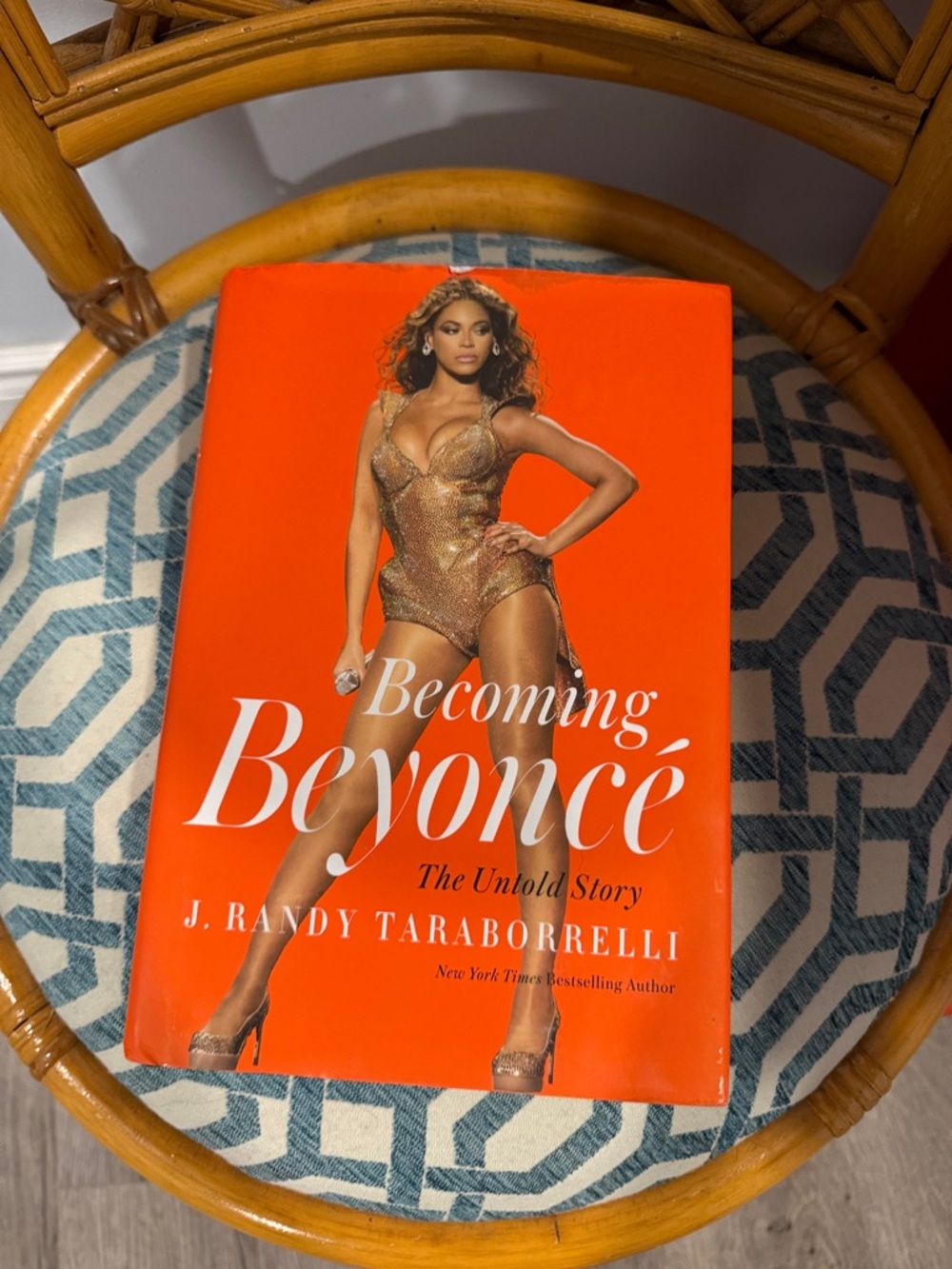 ❗️(TWO FOR 10$) Becoming Beyoncé Hardcover Biography - Bright Orange Cover